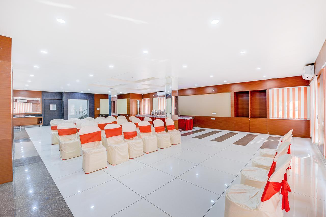 Oyo 13521 Sudhriti Hotel Siliguri Eksteriør billede